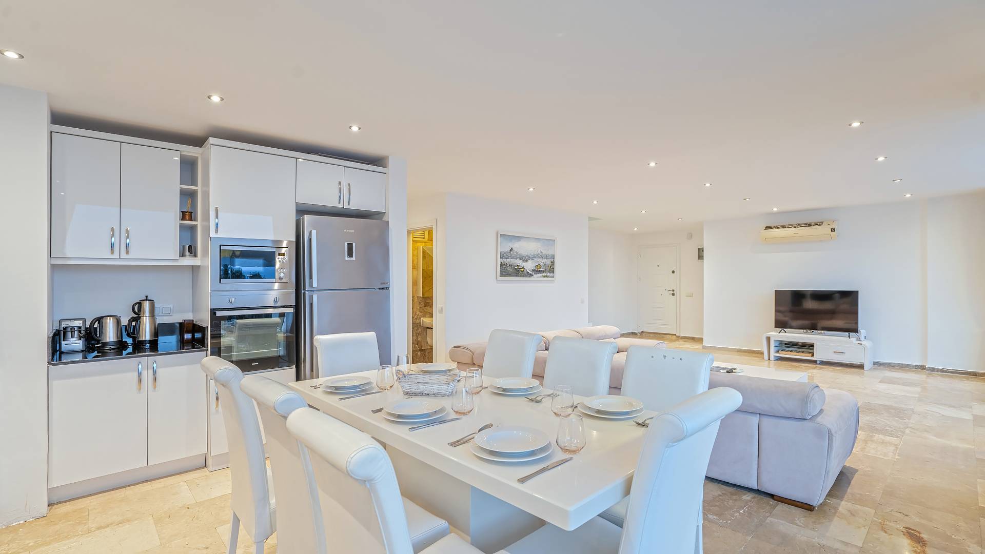 Kaş Kalkan'da Denize Yakın, Kalabalık Aileler İçin Uygun, Şık Villa