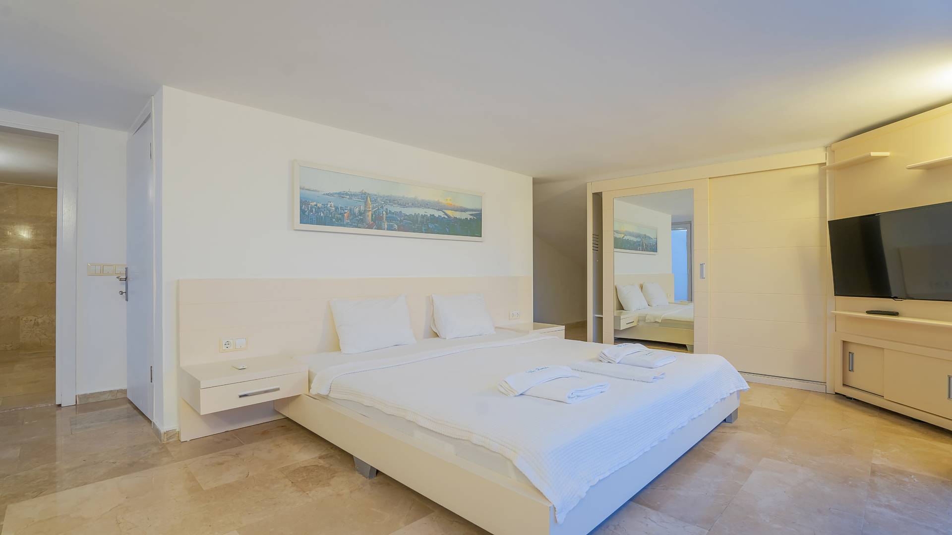 Kaş Kalkan'da Denize Yakın, Kalabalık Aileler İçin Uygun, Şık Villa