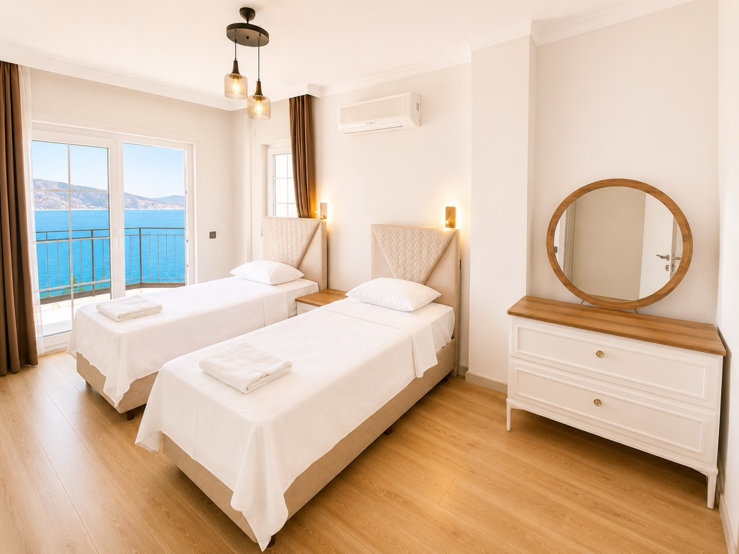 Kaş Kalkan'da Enfes Deniz Manzaralı, 8 Kişilik, Konforlu Villa