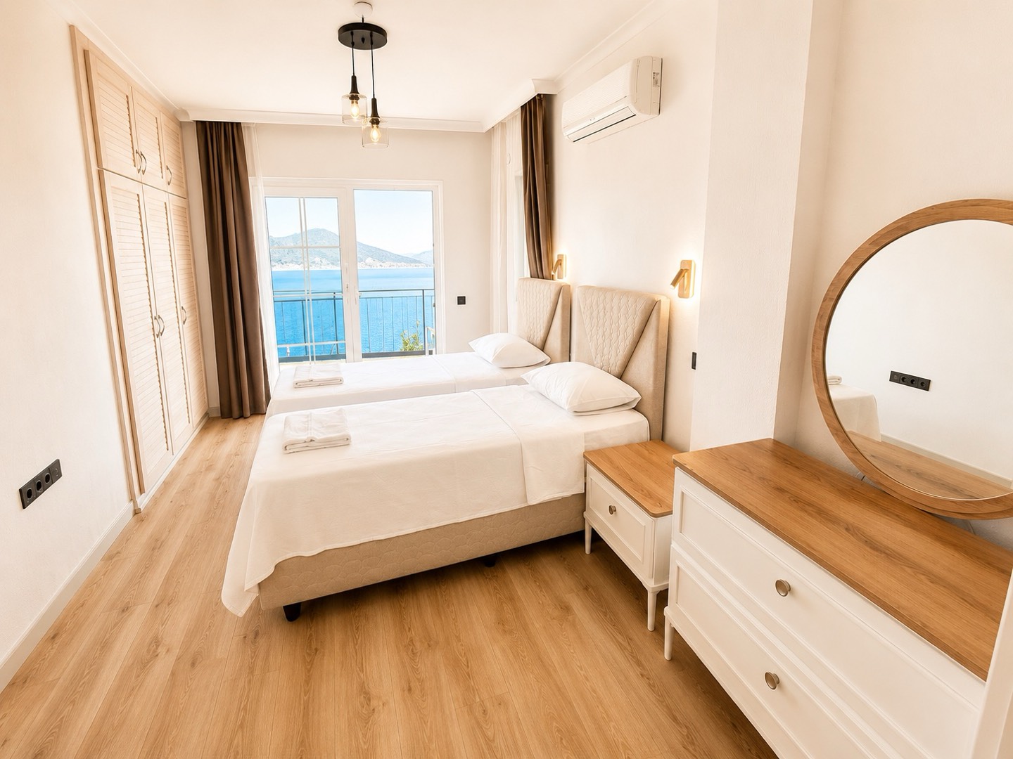 Kaş Kalkan'da Enfes Deniz Manzaralı, 8 Kişilik, Konforlu Villa