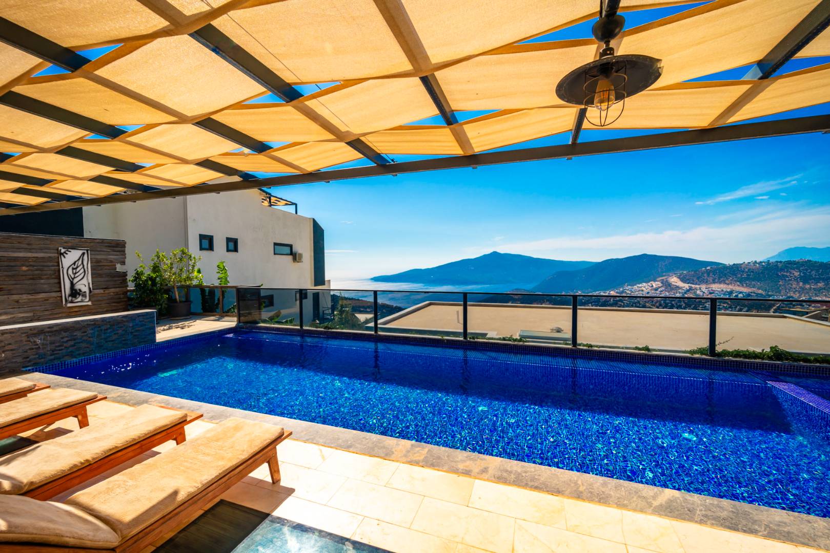 Kaş Kalkan'da Göz Alıcı Deniz Manzaralı, Özel Havuzlu, Lüks Villa