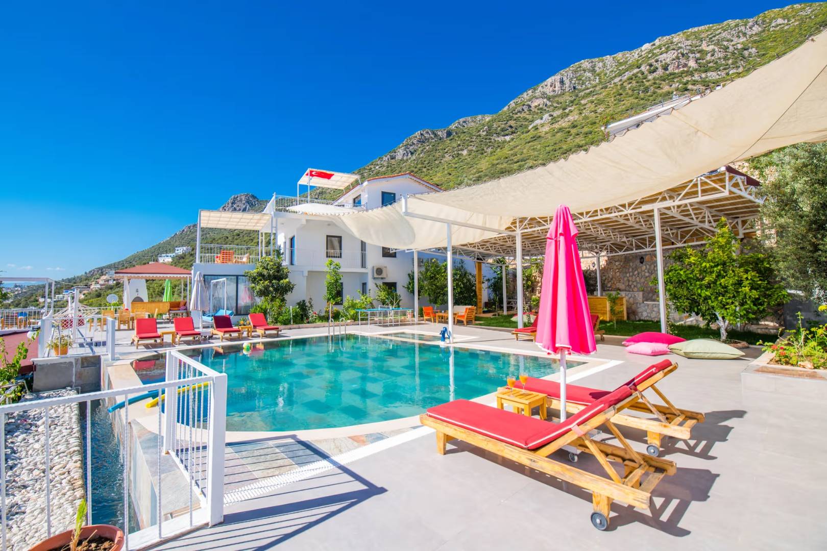 Kaş Kalkan'da Göz Alıcı Manzaralı, Özel Havuzlu, Geniş Villa