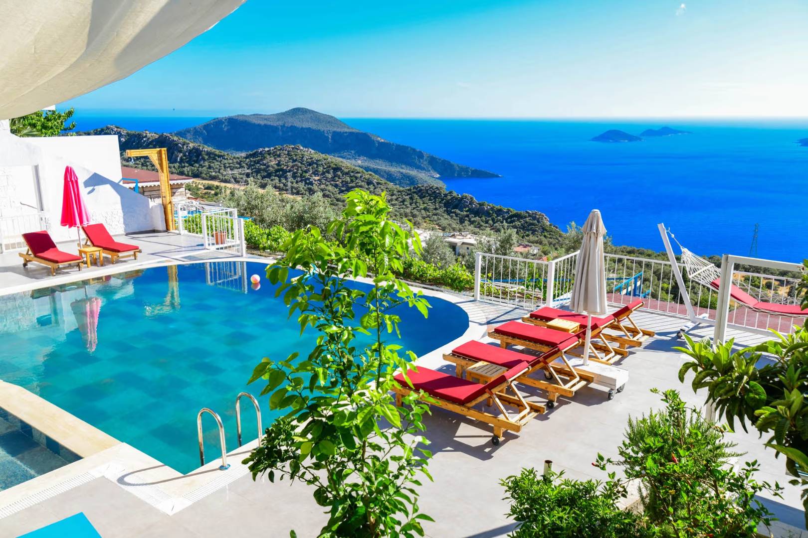 Kaş Kalkan'da Göz Alıcı Manzaralı, Özel Havuzlu, Geniş Villa