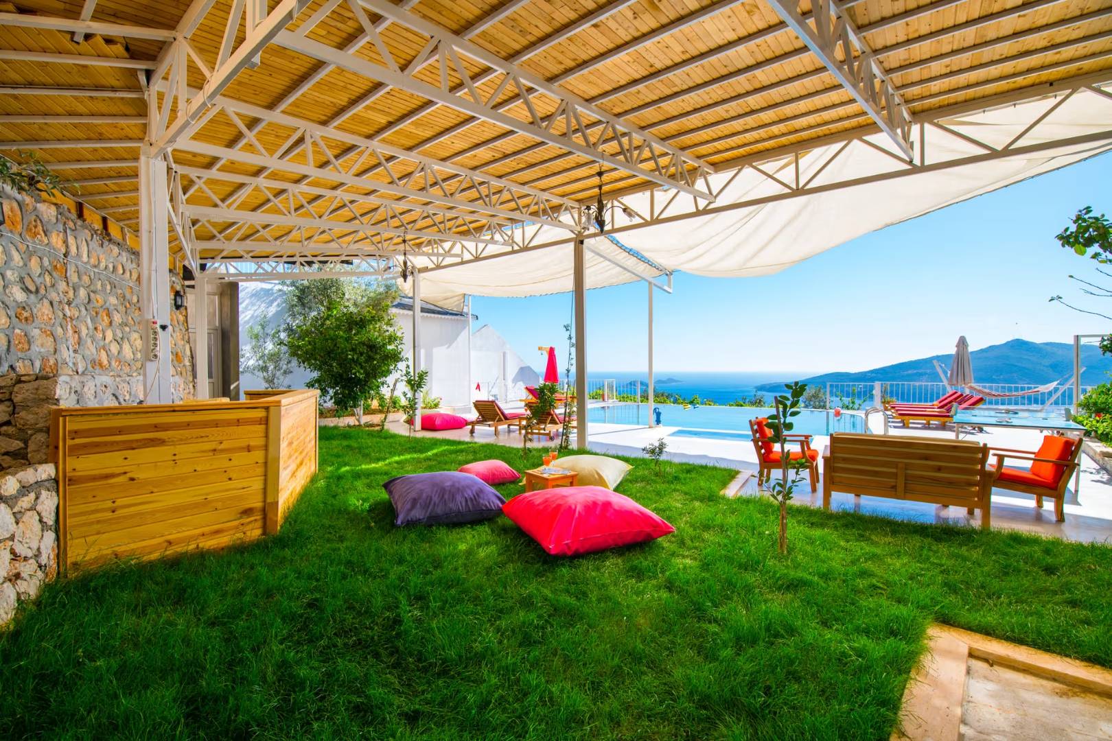Kaş Kalkan'da Göz Alıcı Manzaralı, Özel Havuzlu, Geniş Villa