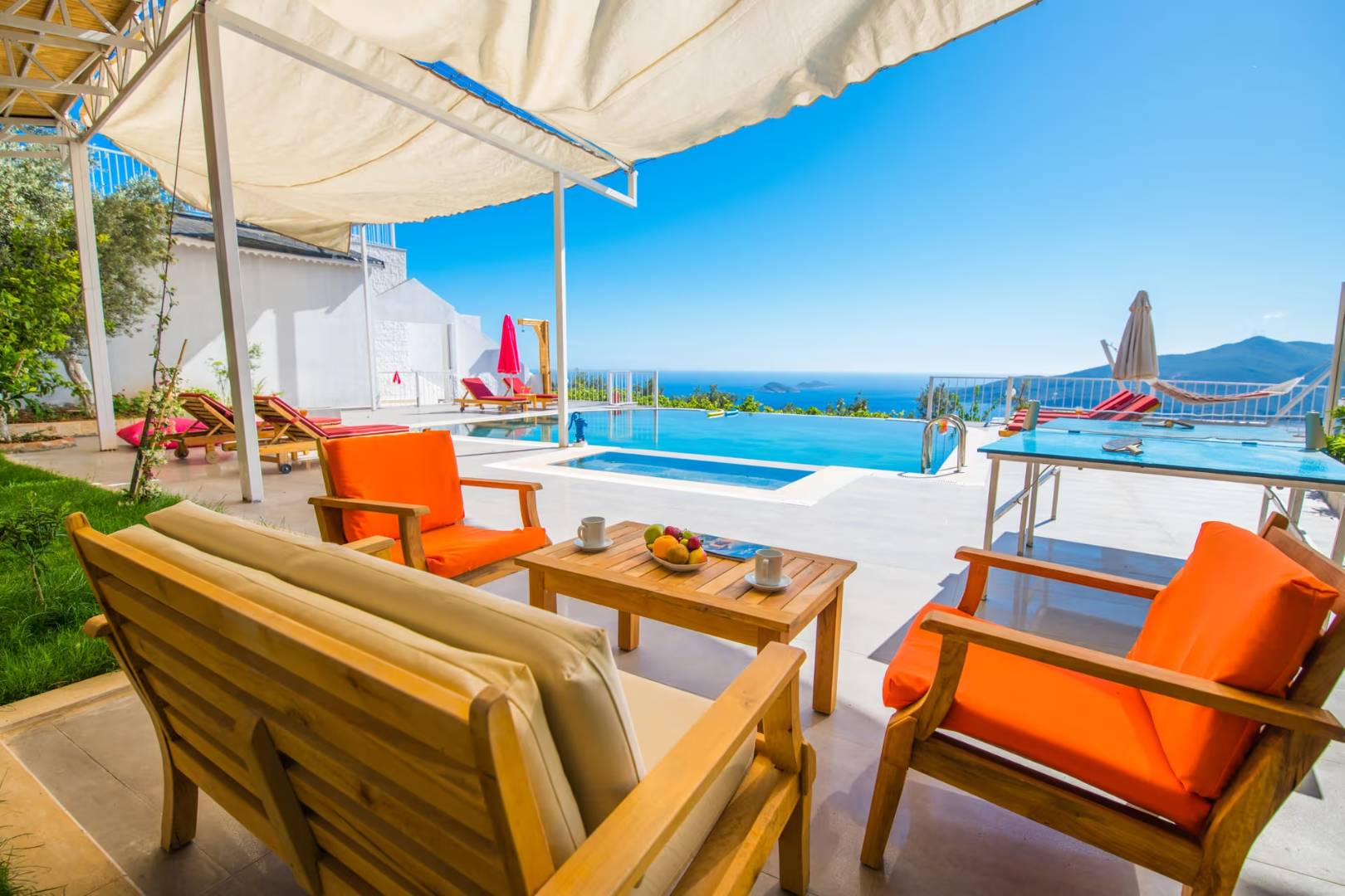 Kaş Kalkan'da Göz Alıcı Manzaralı, Özel Havuzlu, Geniş Villa