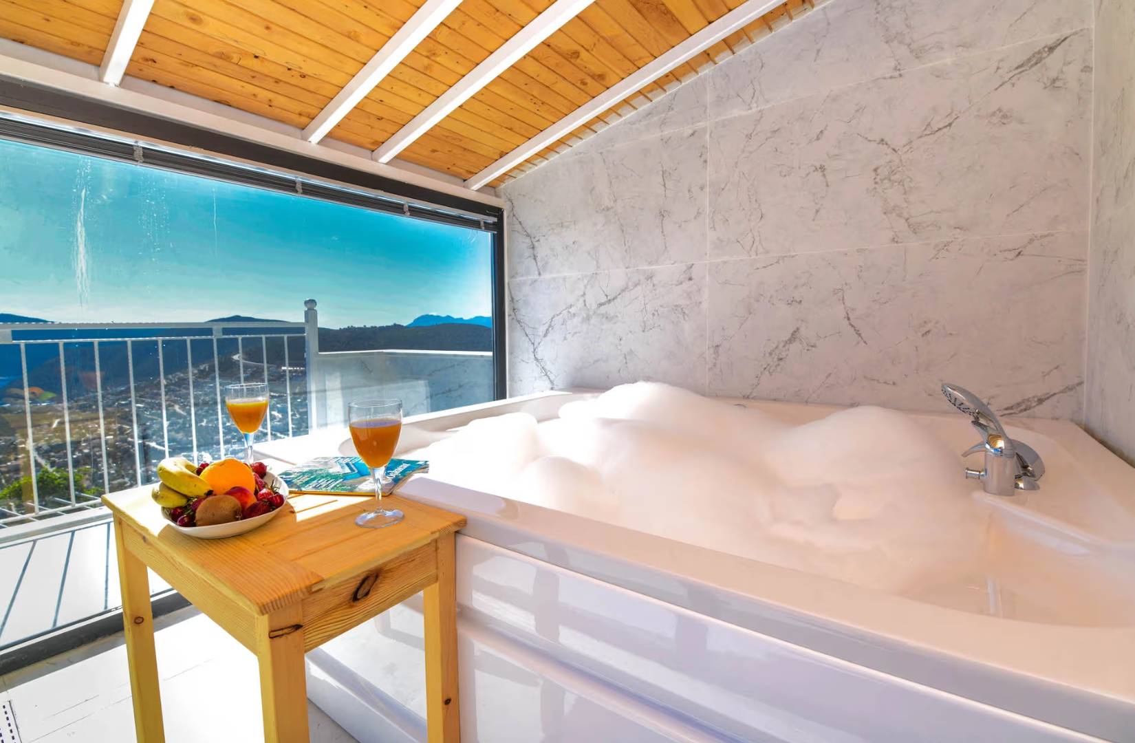 Kaş Kalkan'da Göz Alıcı Manzaralı, Özel Havuzlu, Geniş Villa