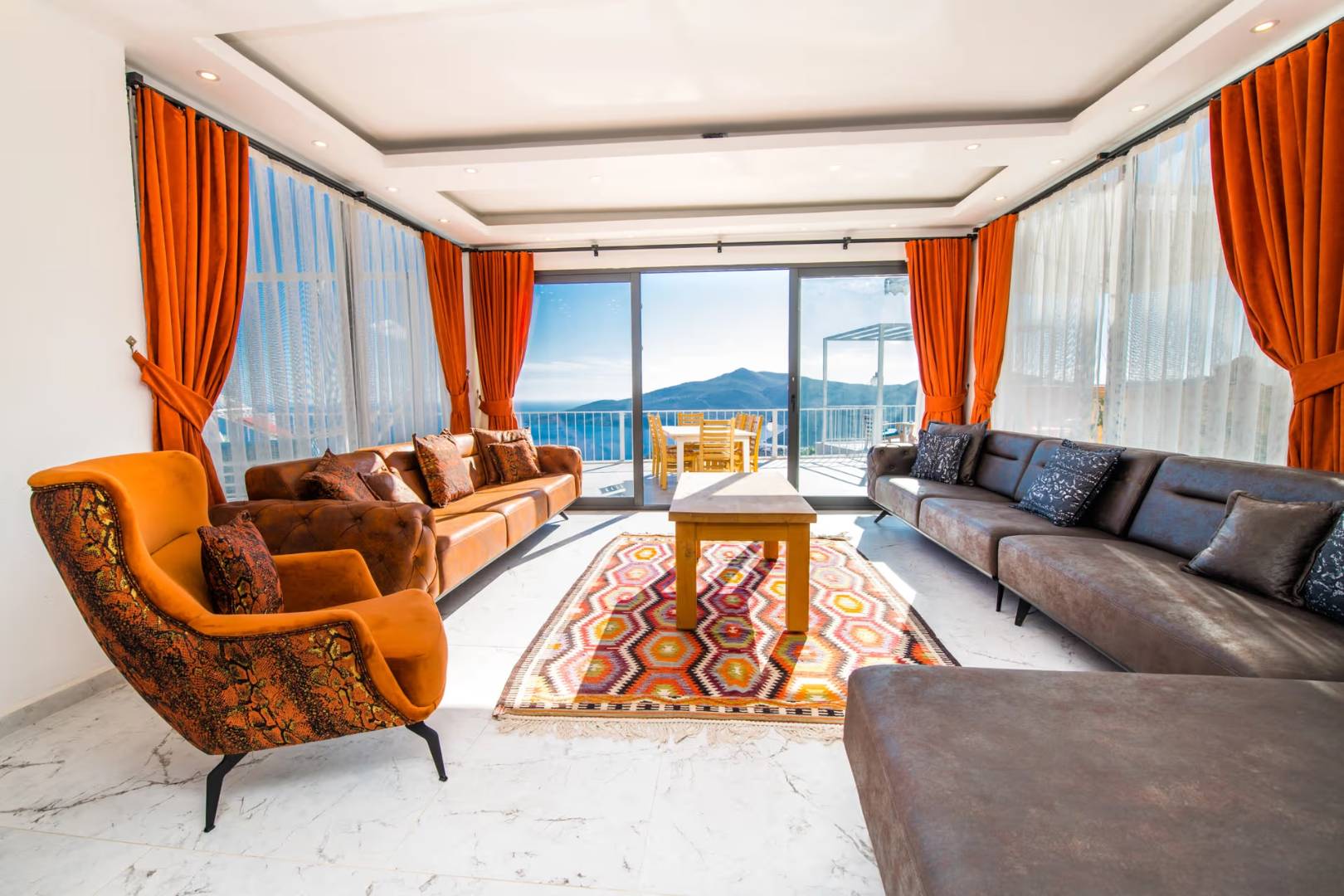 Kaş Kalkan'da Göz Alıcı Manzaralı, Özel Havuzlu, Geniş Villa