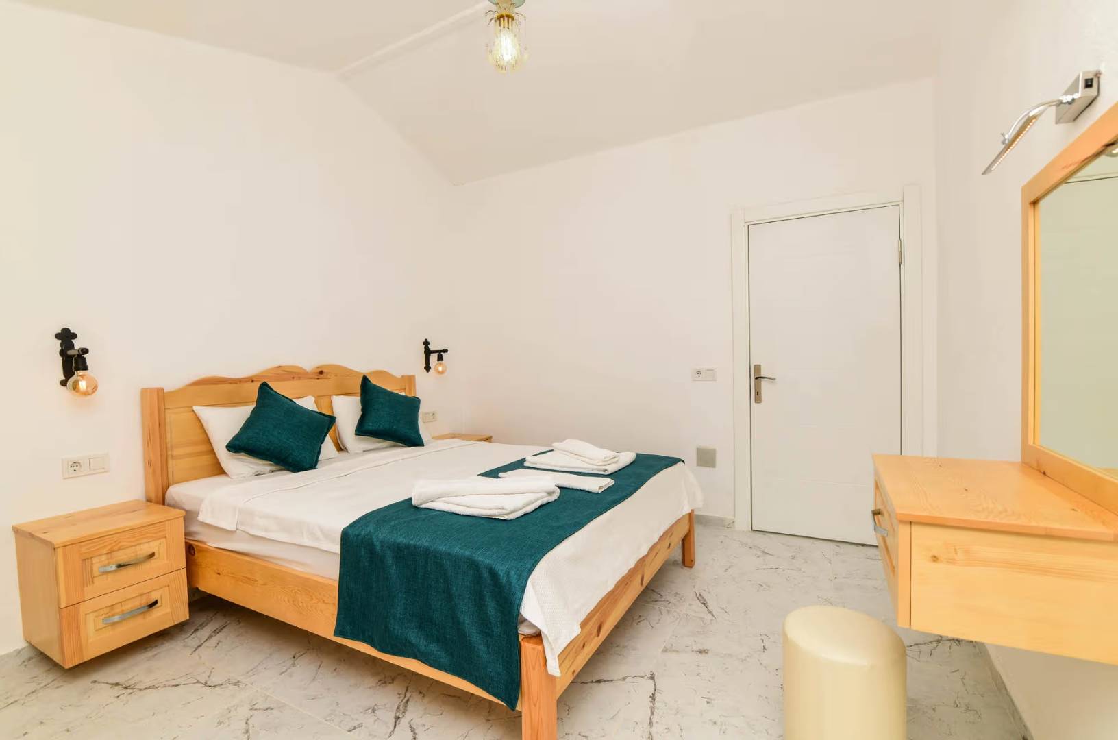 Kaş Kalkan'da Göz Alıcı Manzaralı, Özel Havuzlu, Geniş Villa