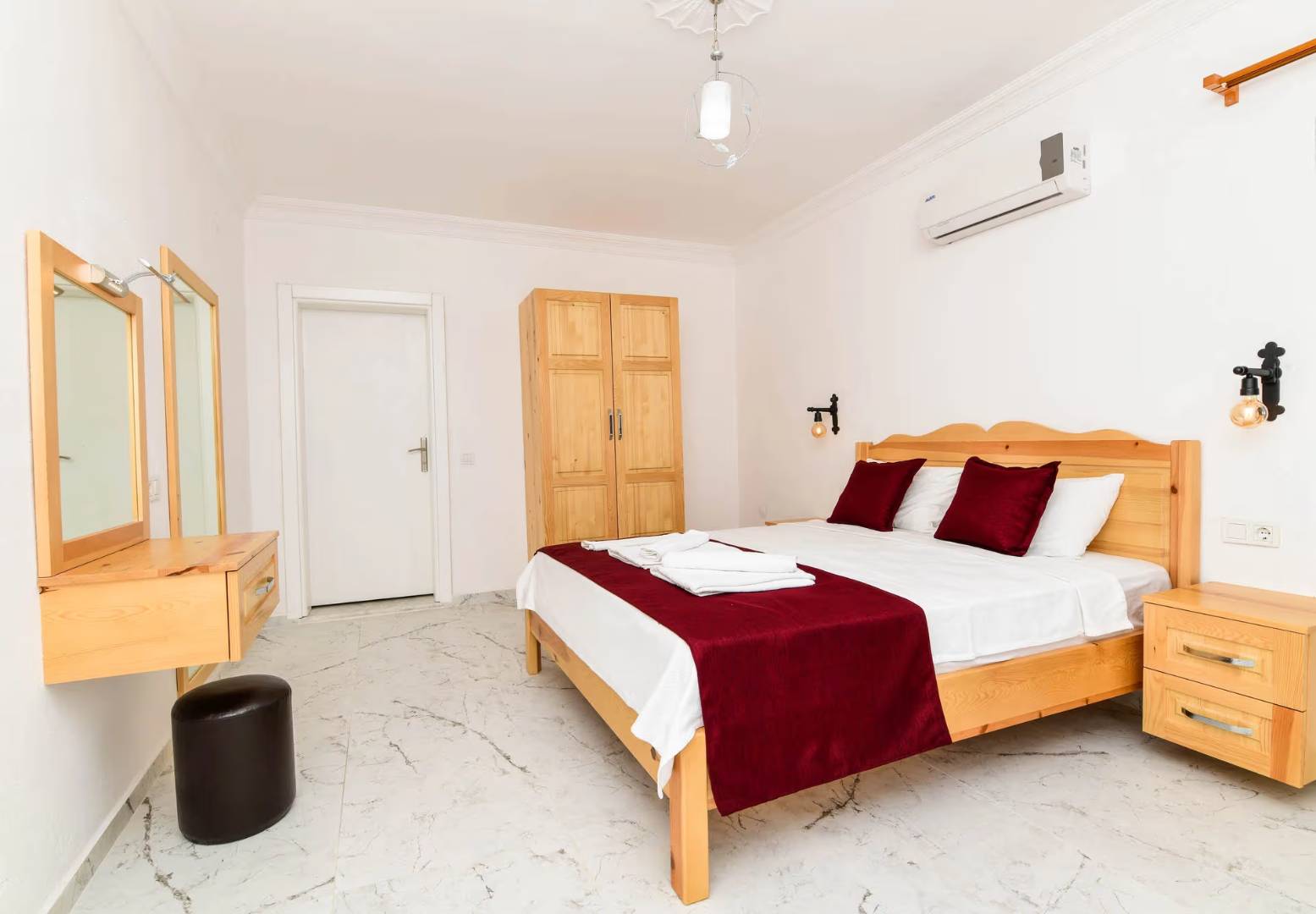 Kaş Kalkan'da Göz Alıcı Manzaralı, Özel Havuzlu, Geniş Villa