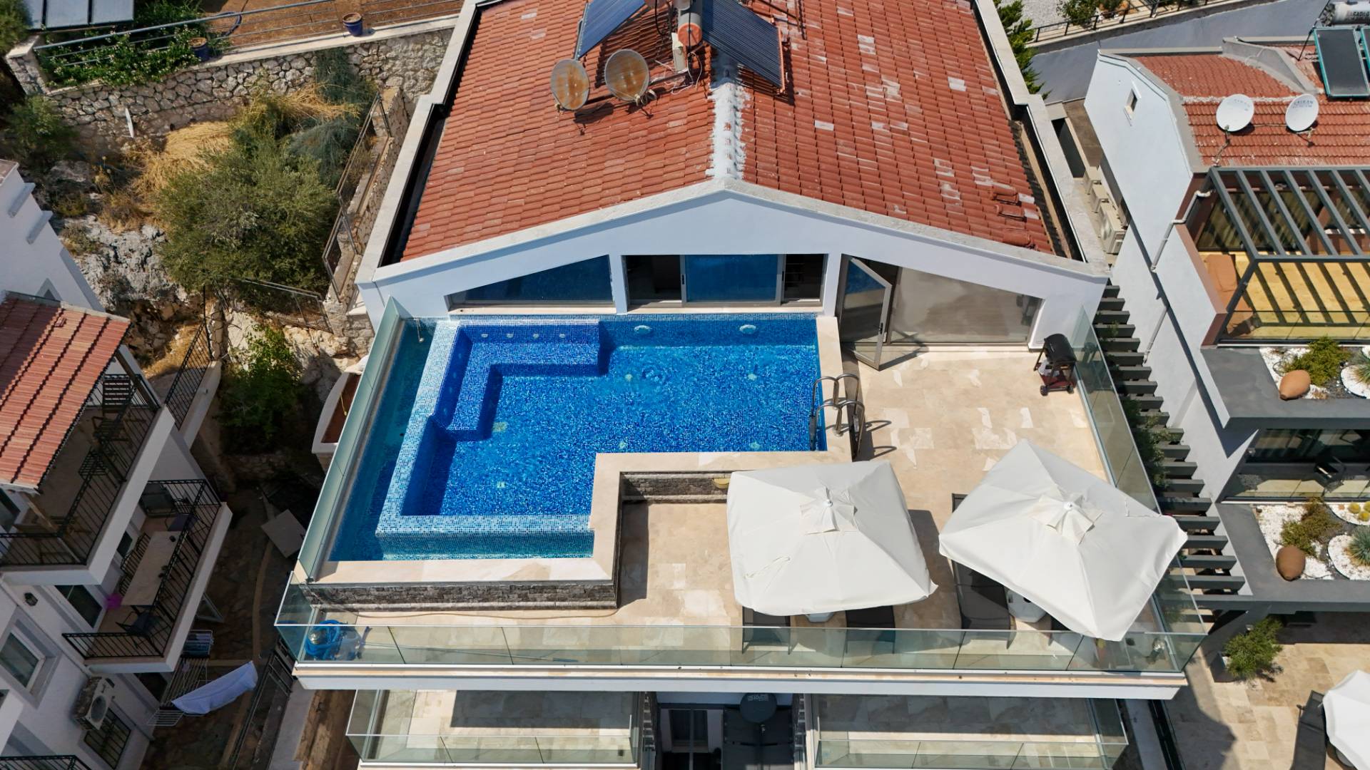 Kaş Kalkan'da Merkeze Yakın, Serinleme Havuzlu, Kiralık Villa