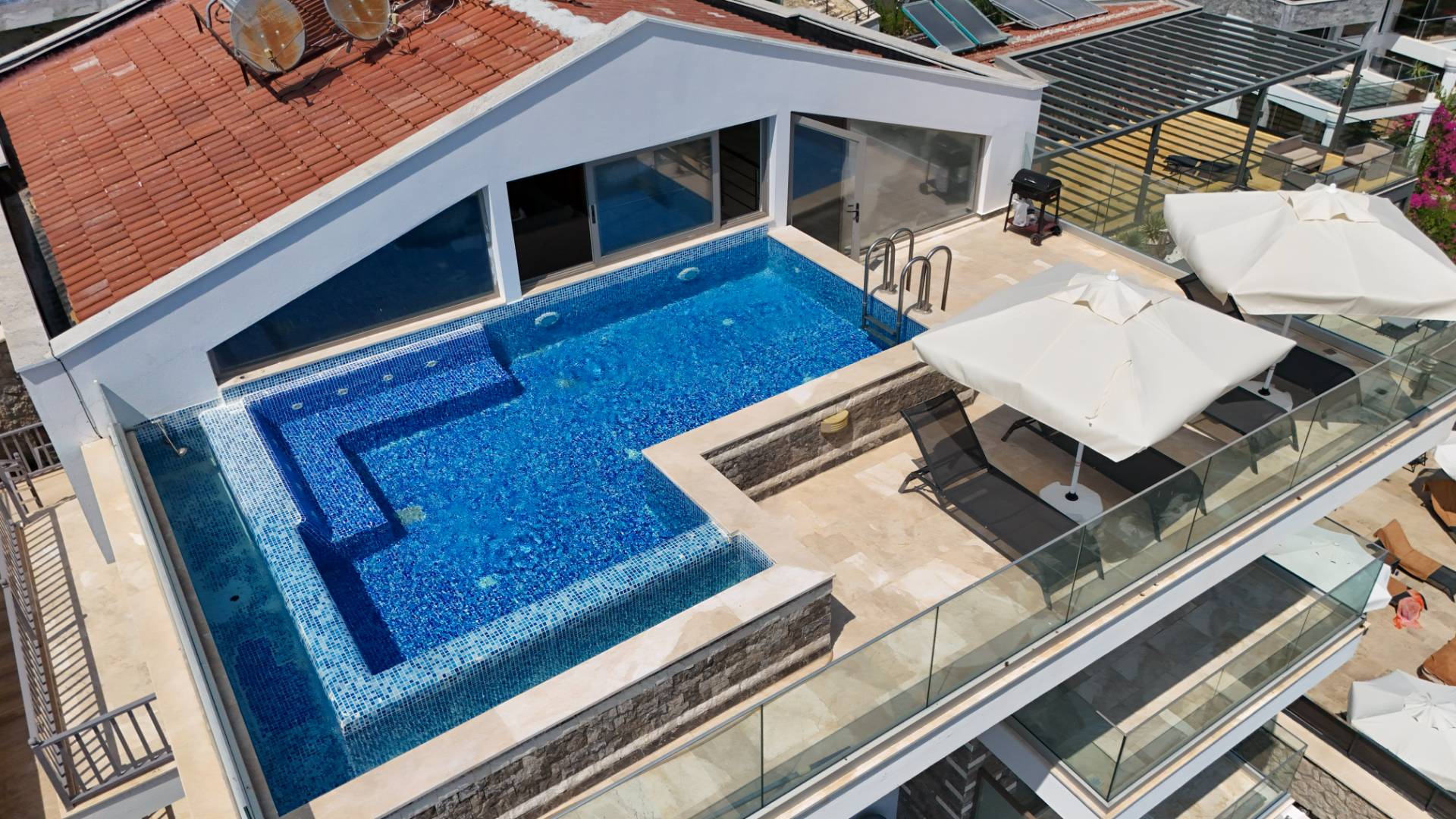Kaş Kalkan'da Merkeze Yakın, Serinleme Havuzlu, Kiralık Villa