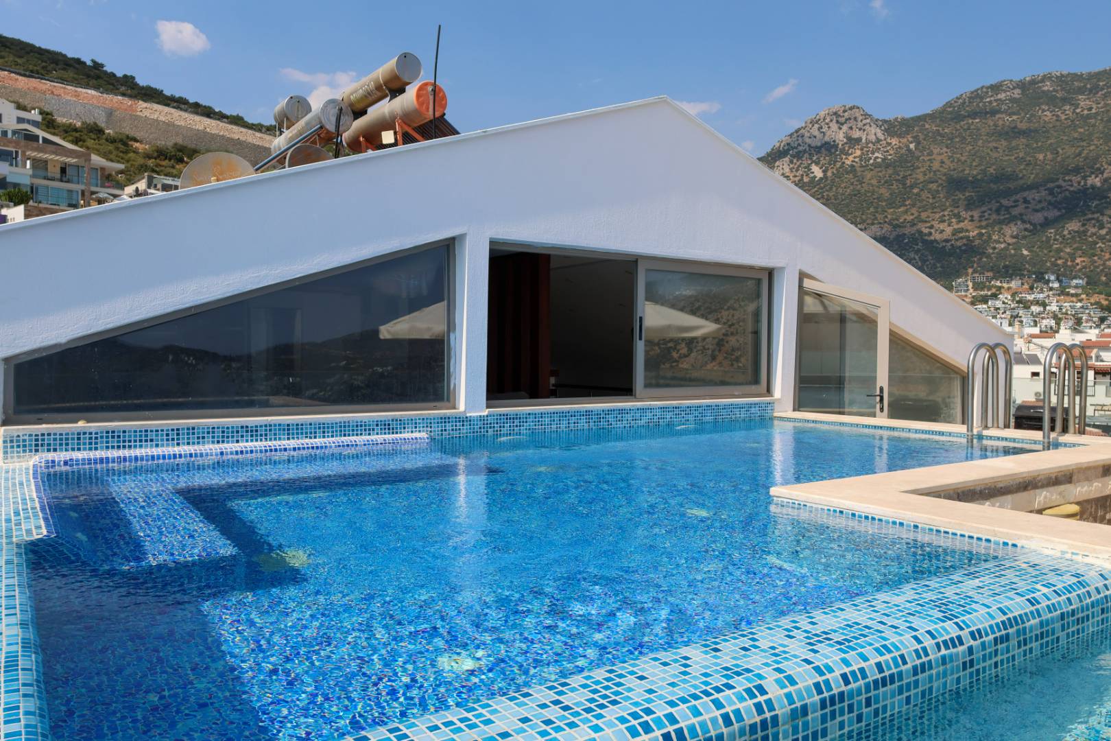 Kaş Kalkan'da Merkeze Yakın, Serinleme Havuzlu, Kiralık Villa
