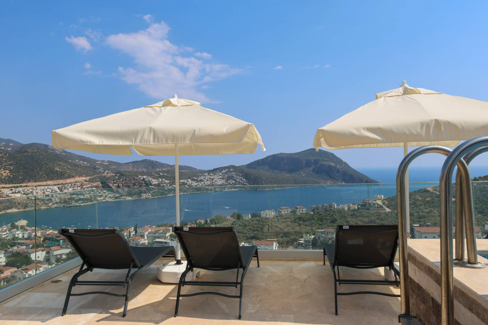 Kaş Kalkan'da Merkeze Yakın, Serinleme Havuzlu, Kiralık Villa