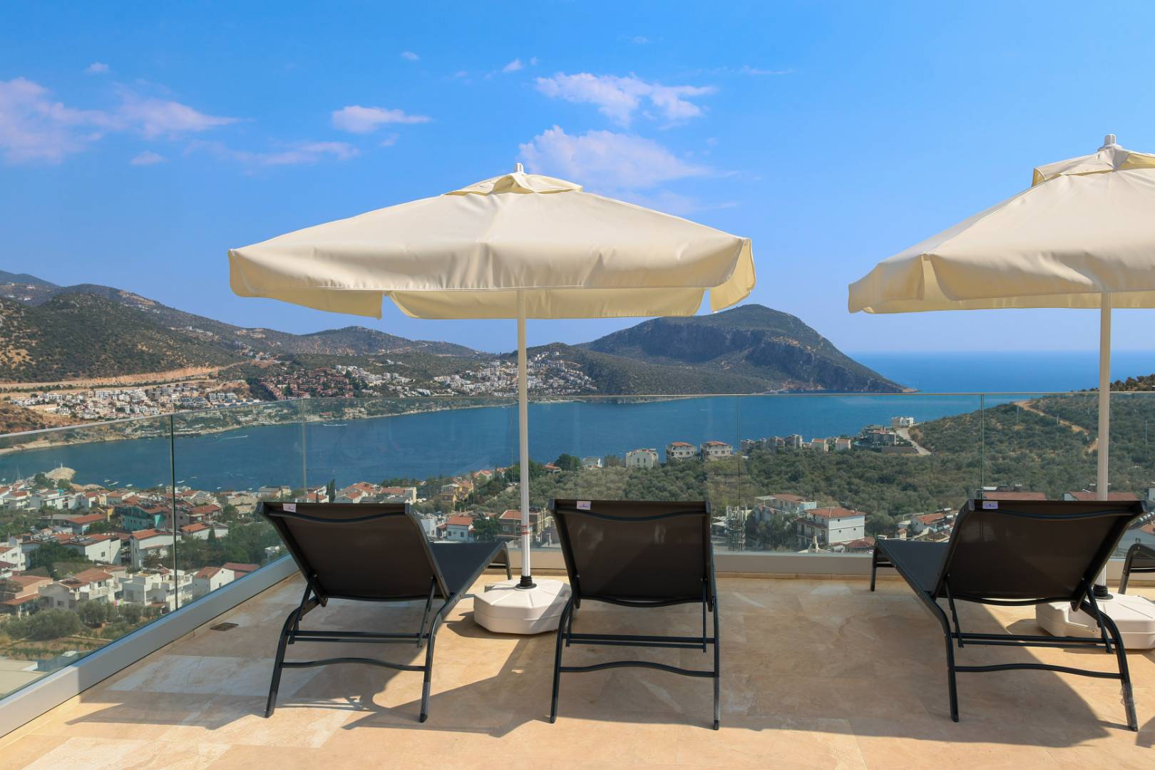 Kaş Kalkan'da Merkeze Yakın, Serinleme Havuzlu, Kiralık Villa
