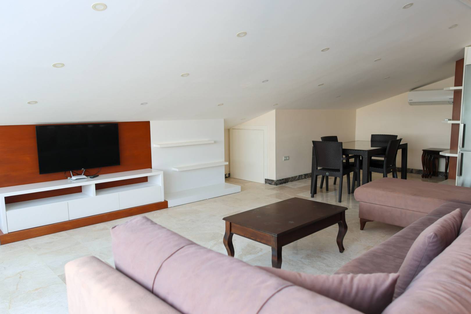 Kaş Kalkan'da Merkeze Yakın, Serinleme Havuzlu, Kiralık Villa