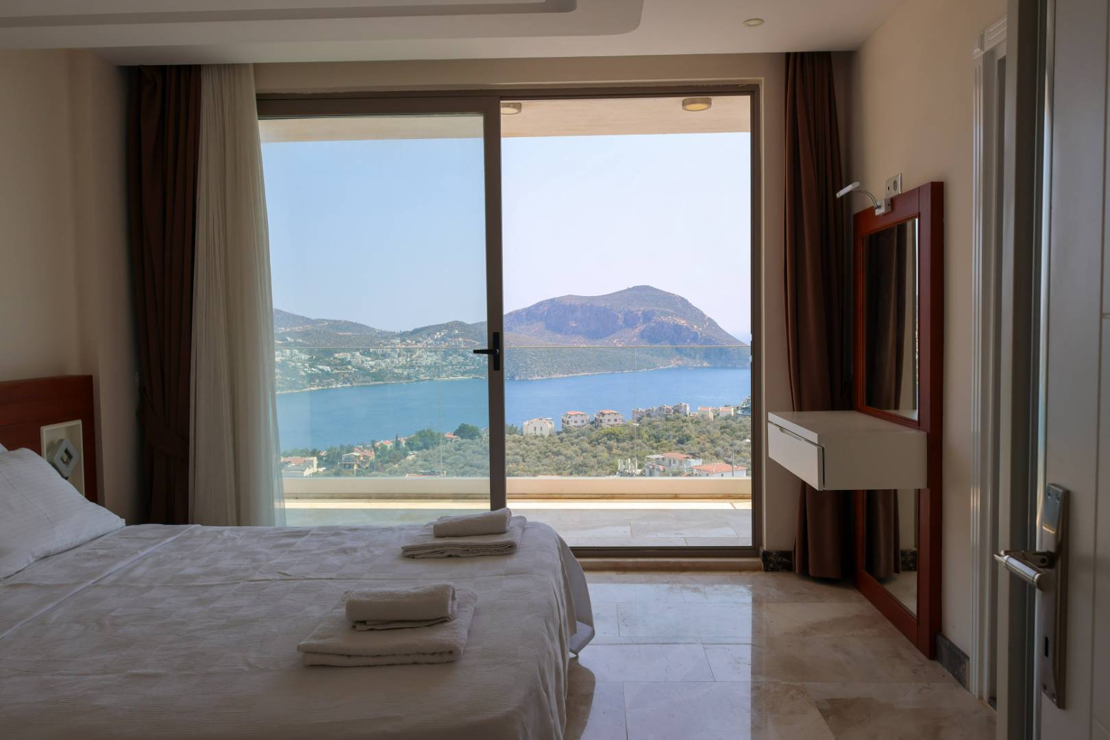Kaş Kalkan'da Merkeze Yakın, Serinleme Havuzlu, Kiralık Villa