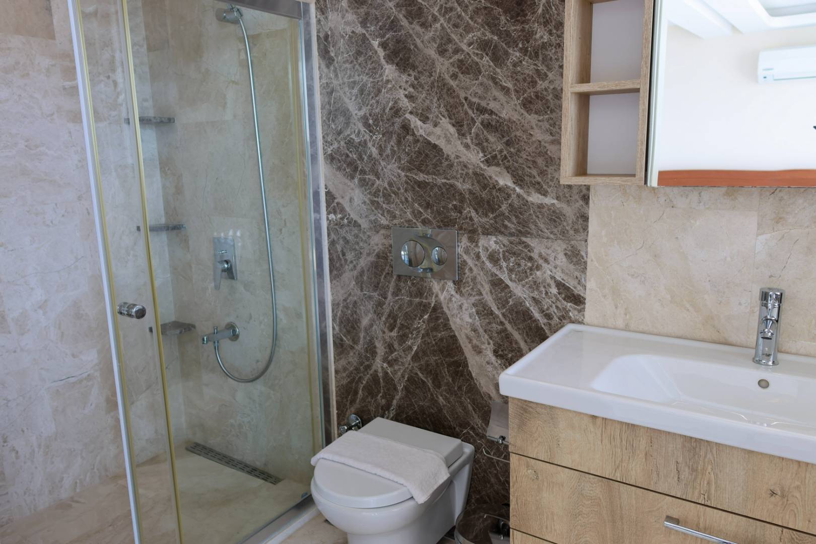 Kaş Kalkan'da Merkeze Yakın, Serinleme Havuzlu, Kiralık Villa
