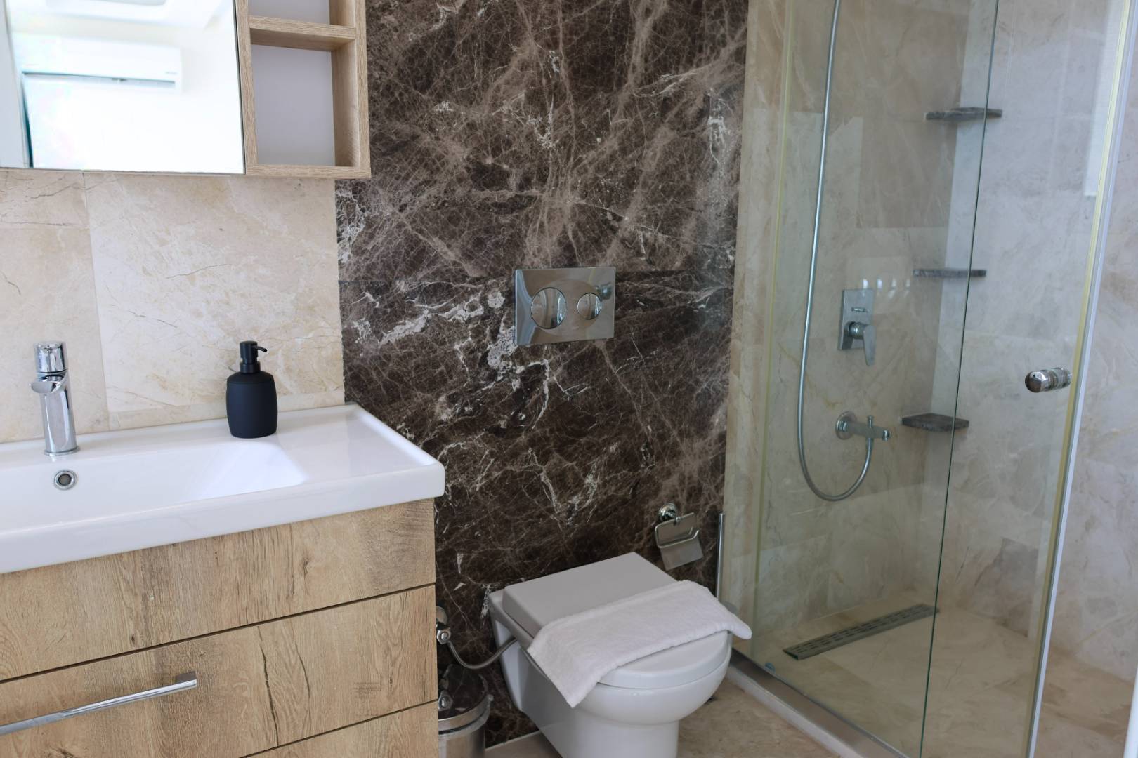 Kaş Kalkan'da Merkeze Yakın, Serinleme Havuzlu, Kiralık Villa