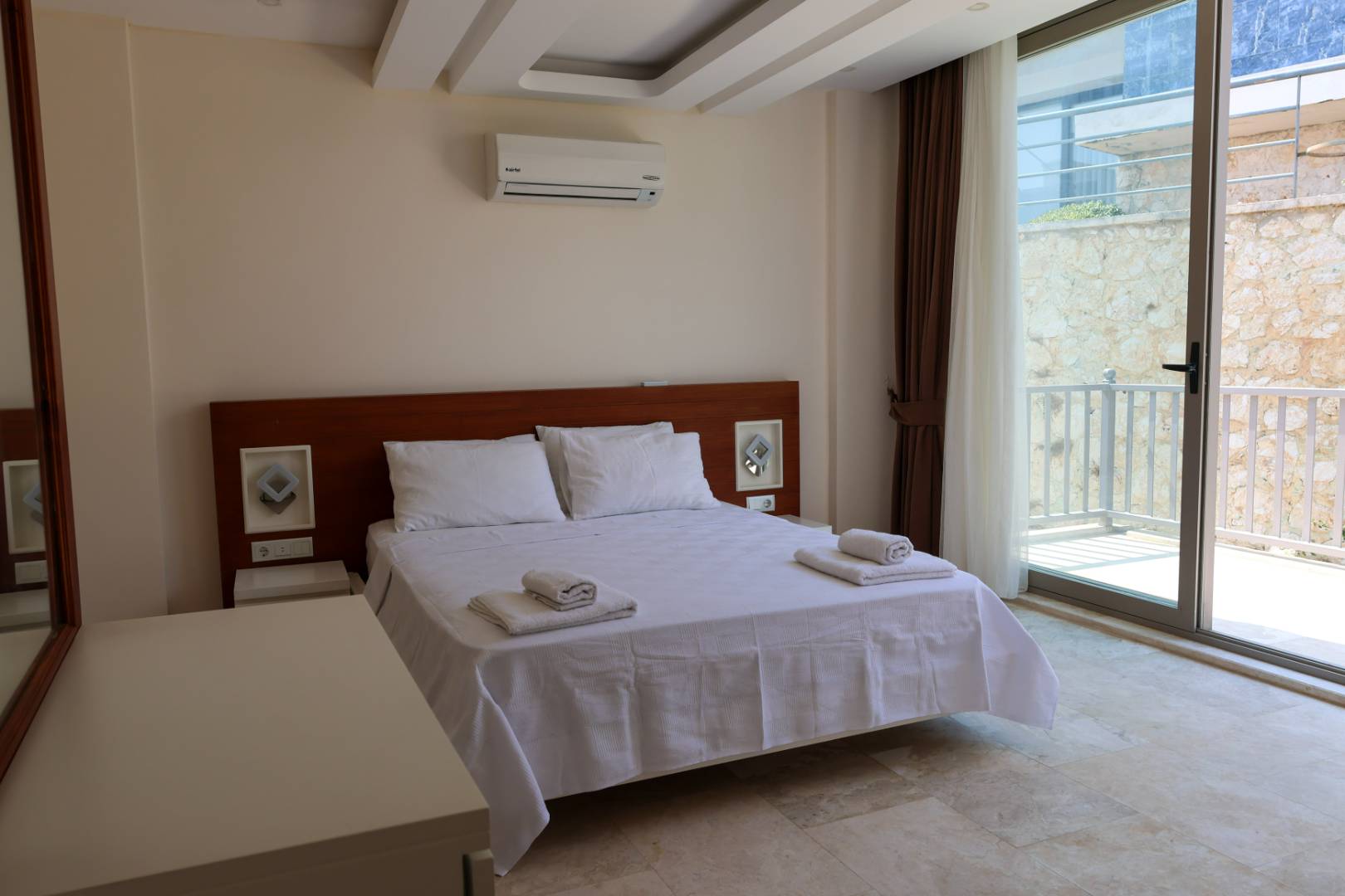 Kaş Kalkan'da Merkeze Yakın, Serinleme Havuzlu, Kiralık Villa