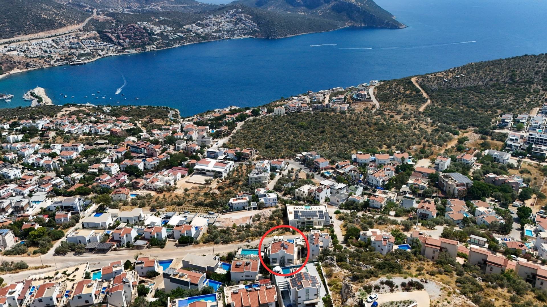 Kaş Kalkan'da Merkeze Yakın, Serinleme Havuzlu, Kiralık Villa