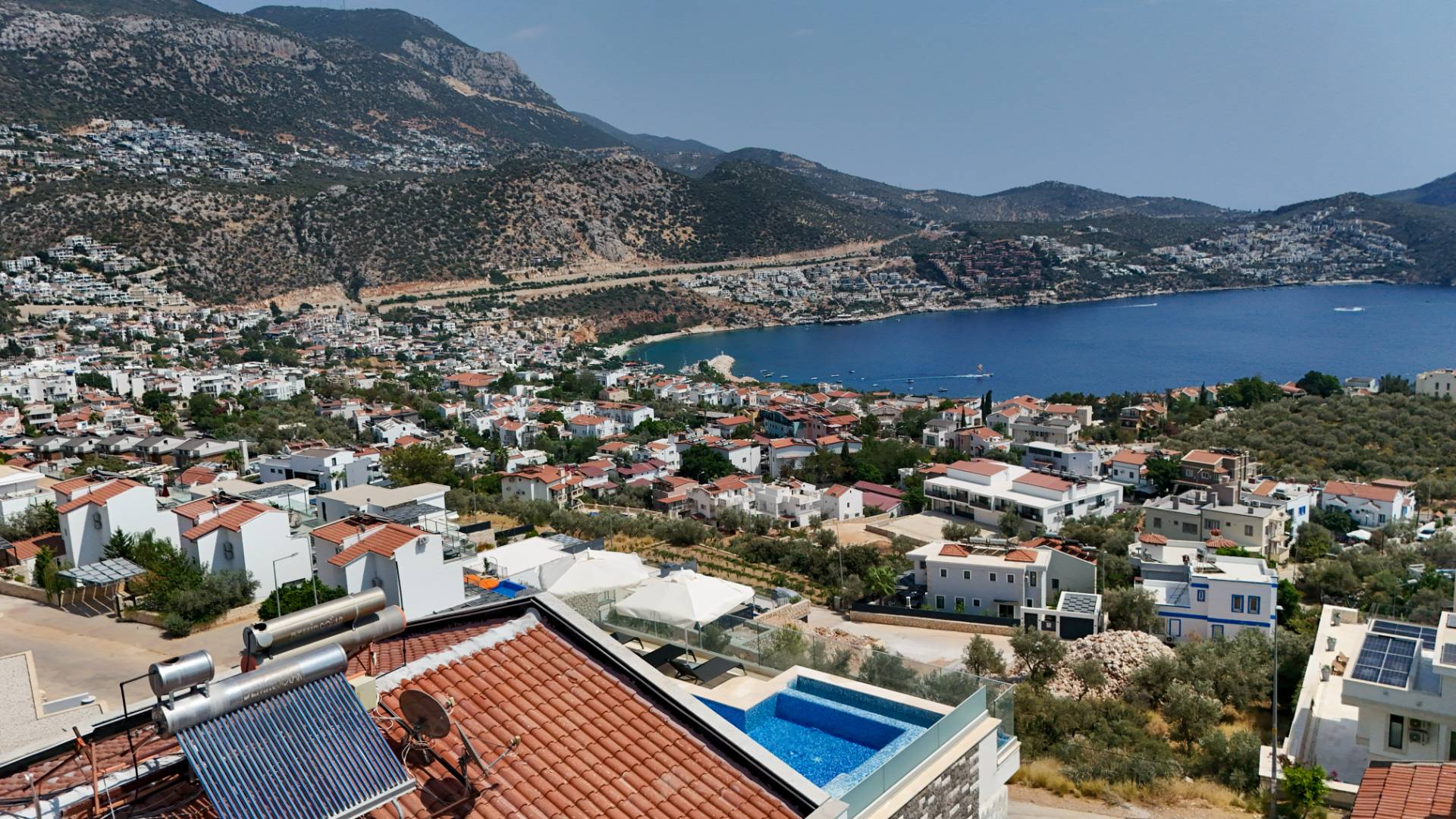 Kaş Kalkan'da Merkeze Yakın, Serinleme Havuzlu, Kiralık Villa