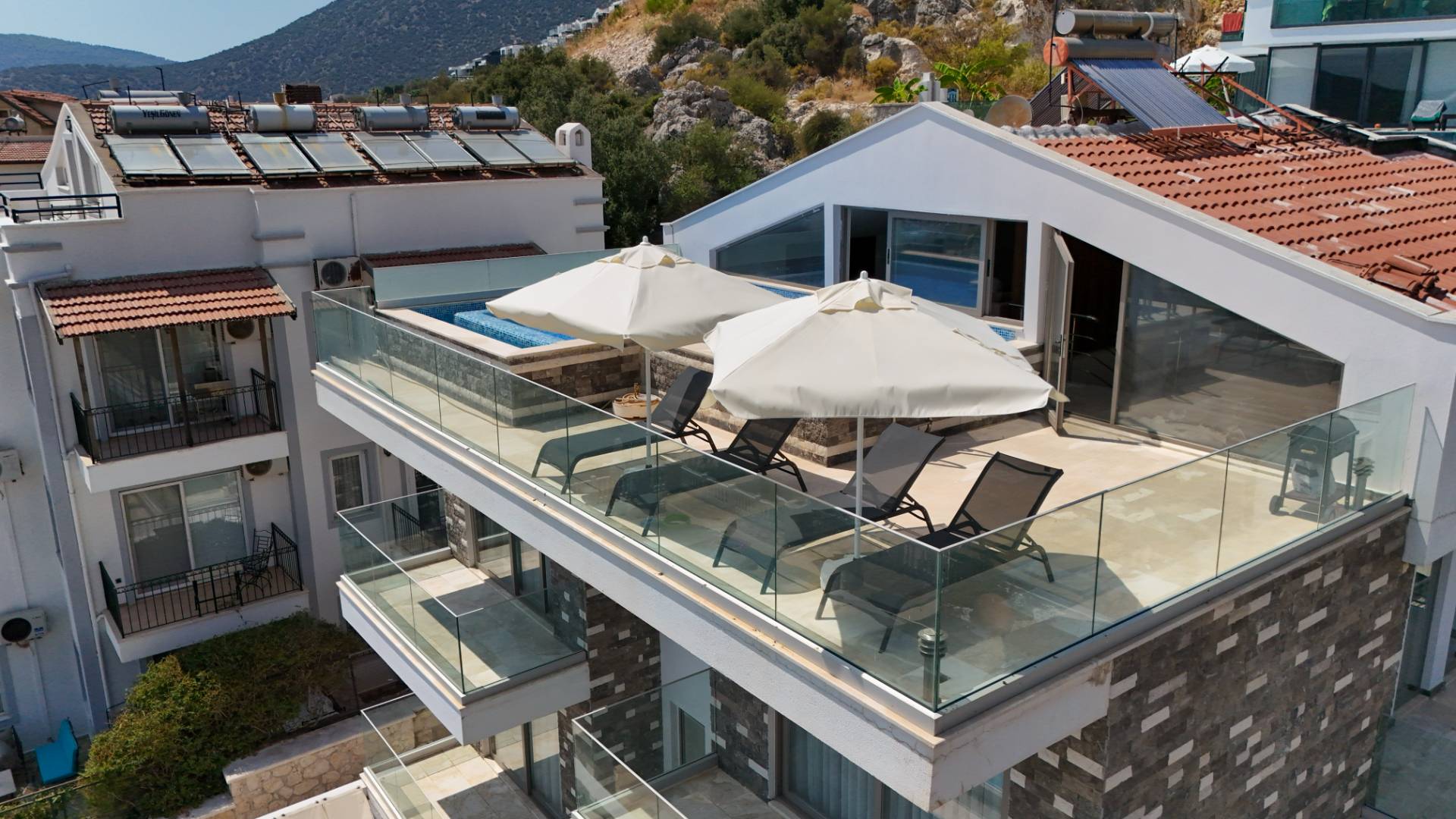 Kaş Kalkan'da Merkeze Yakın, Serinleme Havuzlu, Kiralık Villa