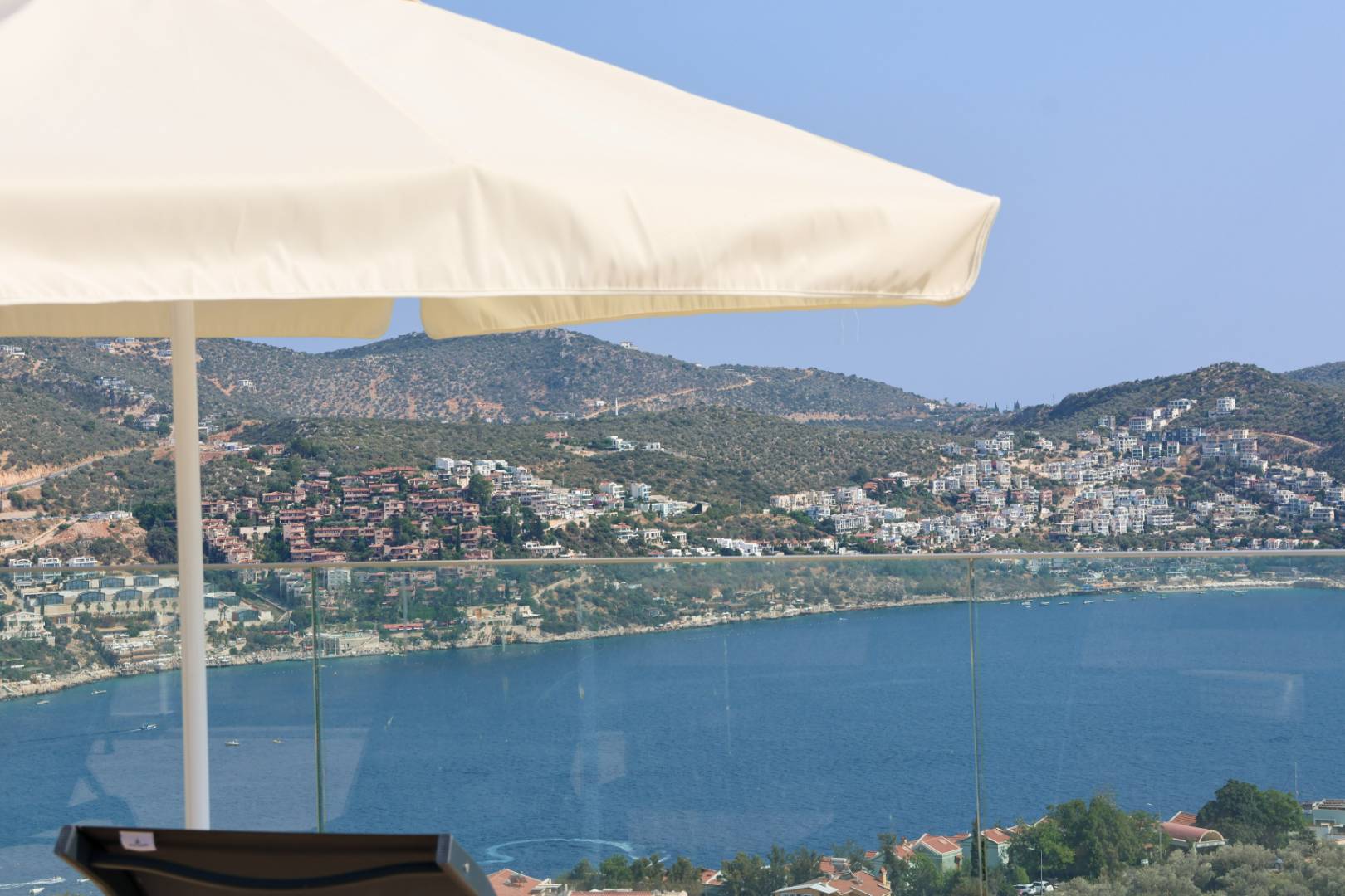 Kaş Kalkan'da Merkeze Yakın, Serinleme Havuzlu, Kiralık Villa