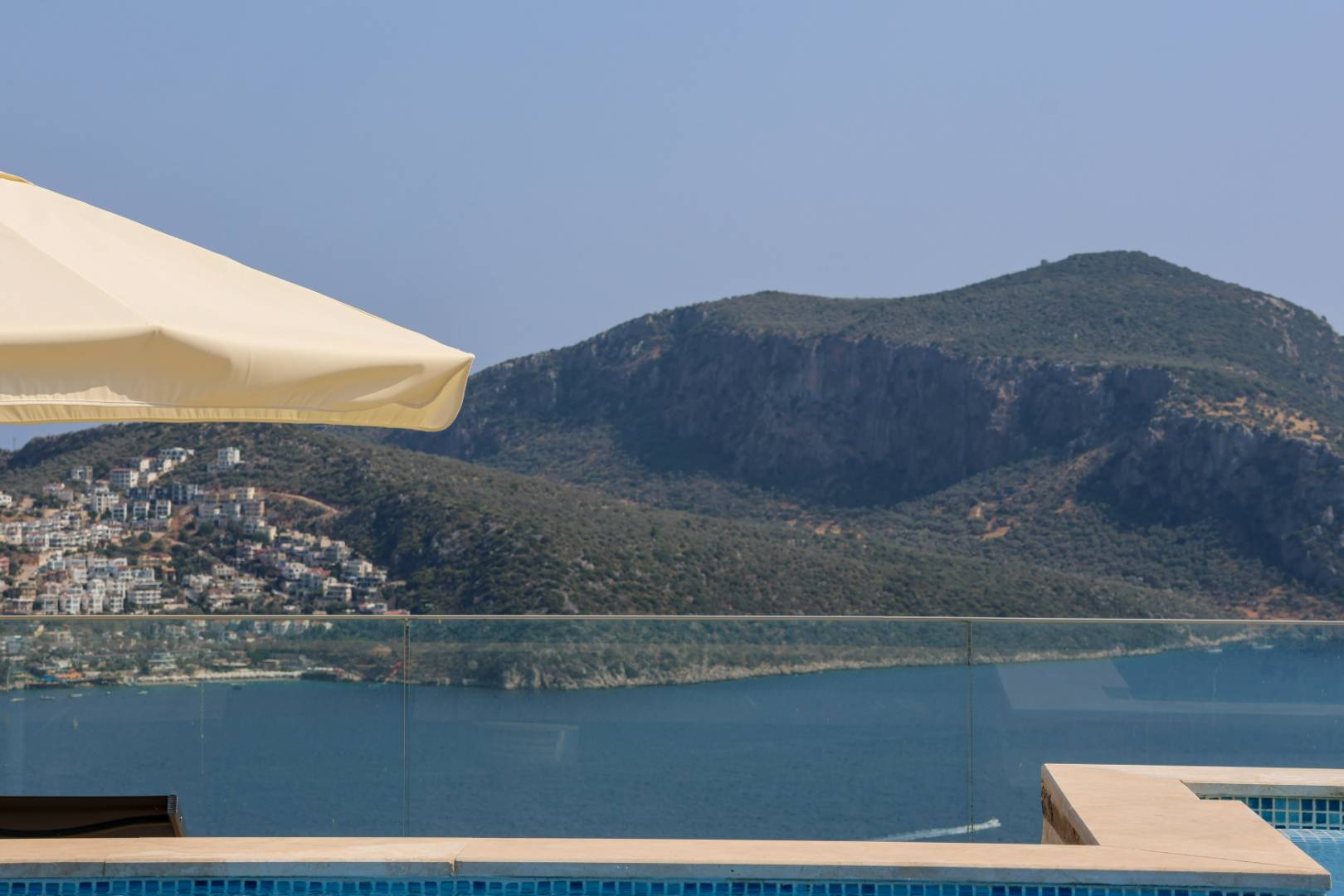 Kaş Kalkan'da Merkeze Yakın, Serinleme Havuzlu, Kiralık Villa