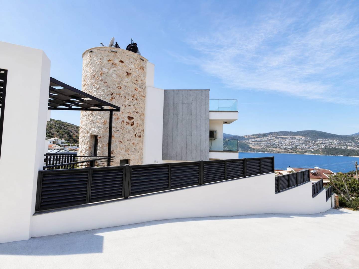 Kaş Kalkan'da Merkezi Konumda, Özel Havuzlu, 6 Kişilik Villa