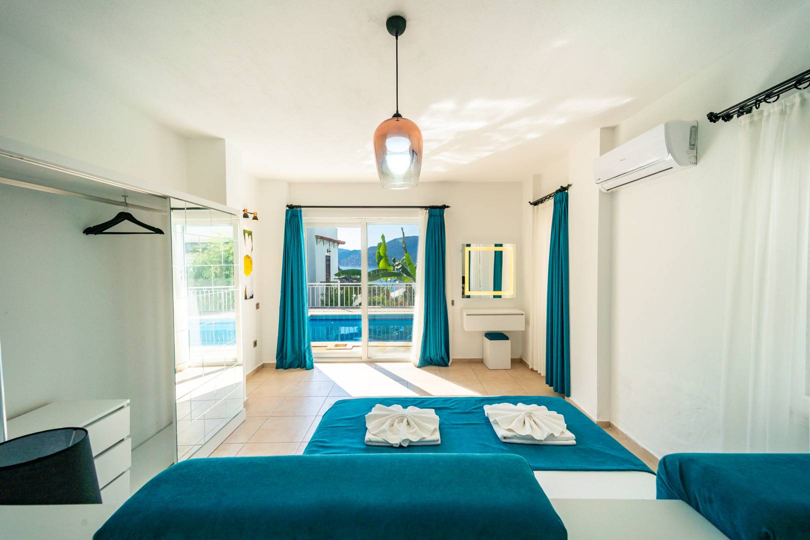 Kaş Kalkan'da Merkezi Konumda, Özel Havuzlu, Lüks Villa