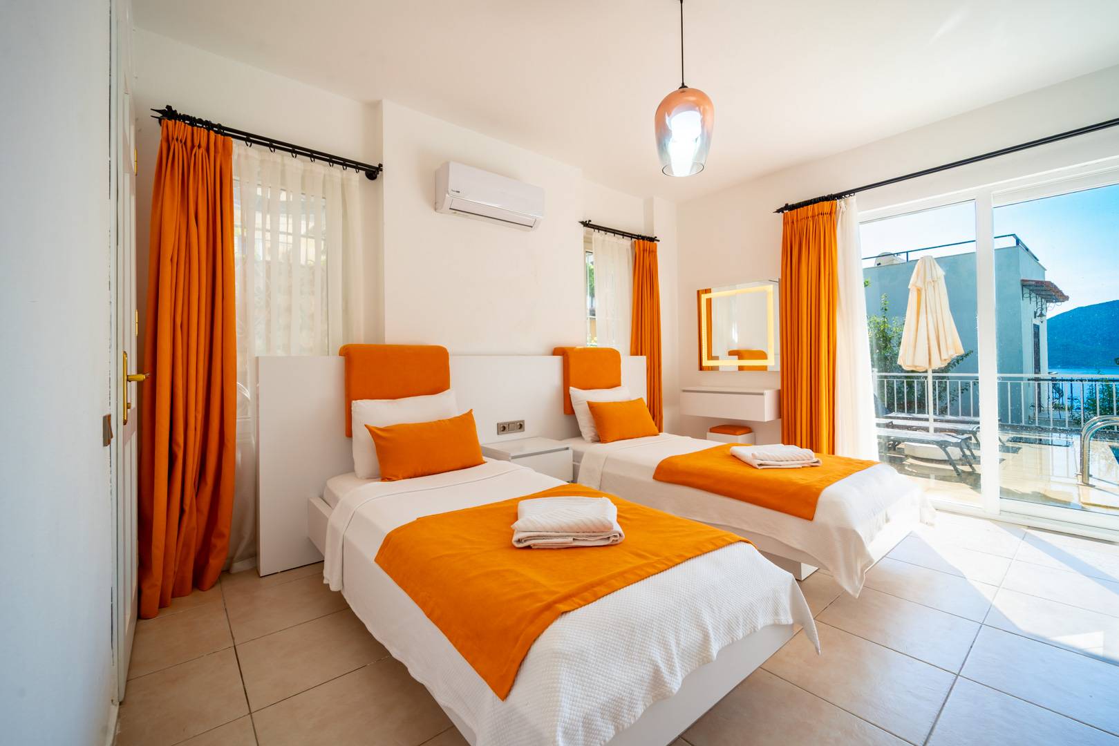 Kaş Kalkan'da Merkezi Konumda, Özel Havuzlu, Lüks Villa