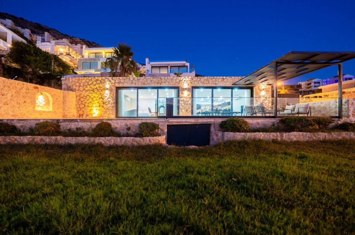 Kaş Kalkan'da Muhteşem Deniz Manzaralı, Isıtmalı Havuzlu, Jakuzili Villa 46463 — 2