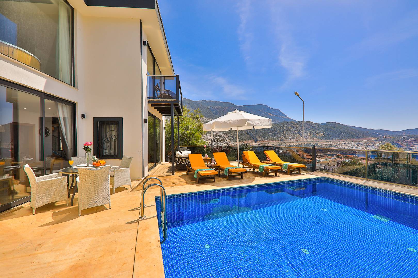 Kaş Kalkan'da Muhteşem Deniz Manzaralı, Özel Havuzlu, Jakuzili Balayı Villası