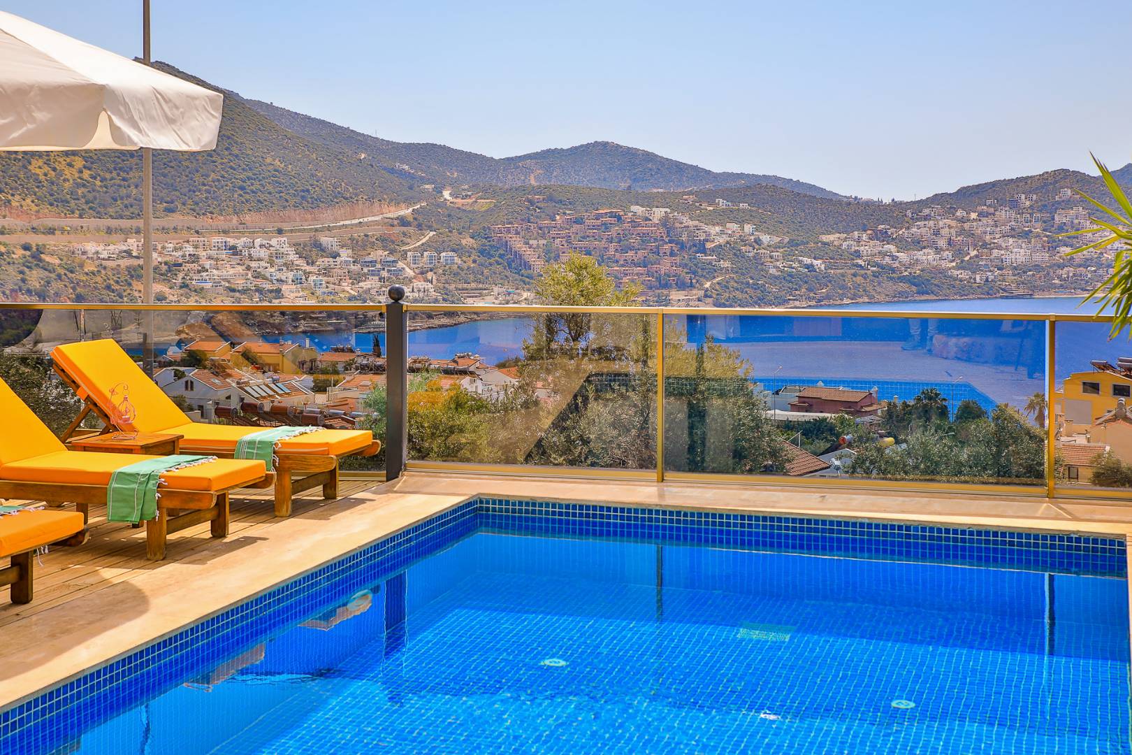 Kaş Kalkan'da Muhteşem Deniz Manzaralı, Özel Havuzlu, Jakuzili Balayı Villası