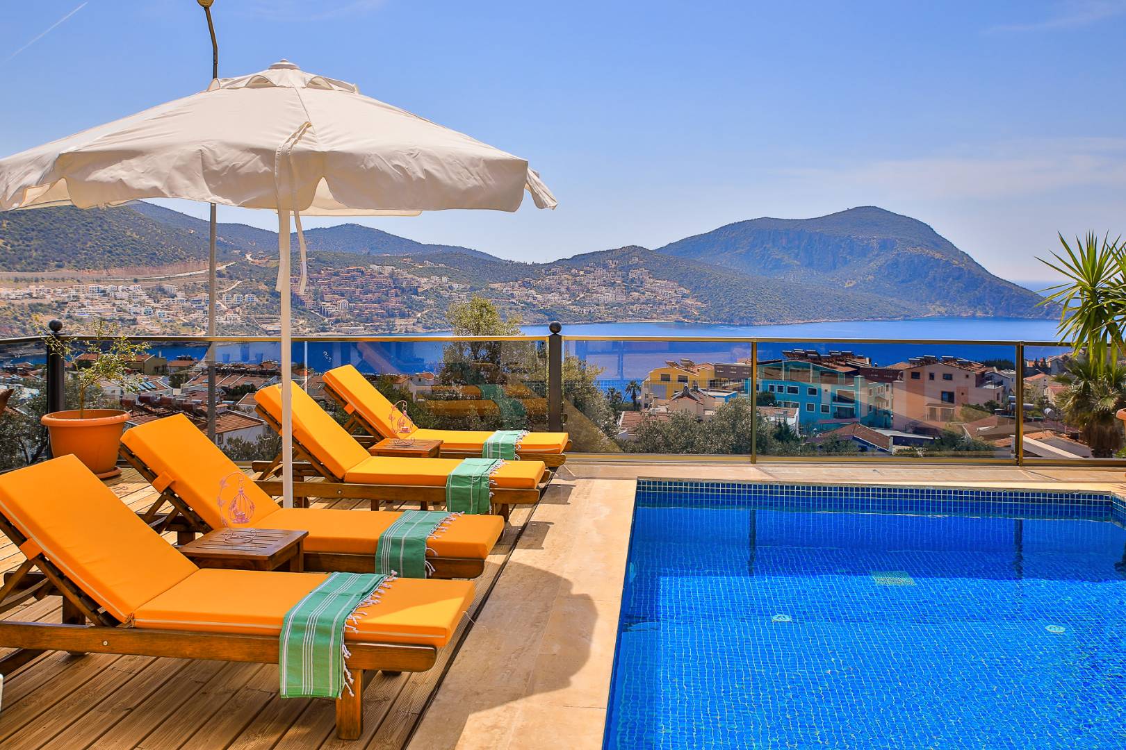 Kaş Kalkan'da Muhteşem Deniz Manzaralı, Özel Havuzlu, Jakuzili Balayı Villası