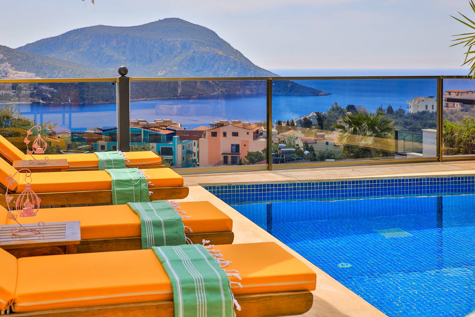 Kaş Kalkan'da Muhteşem Deniz Manzaralı, Özel Havuzlu, Jakuzili Balayı Villası