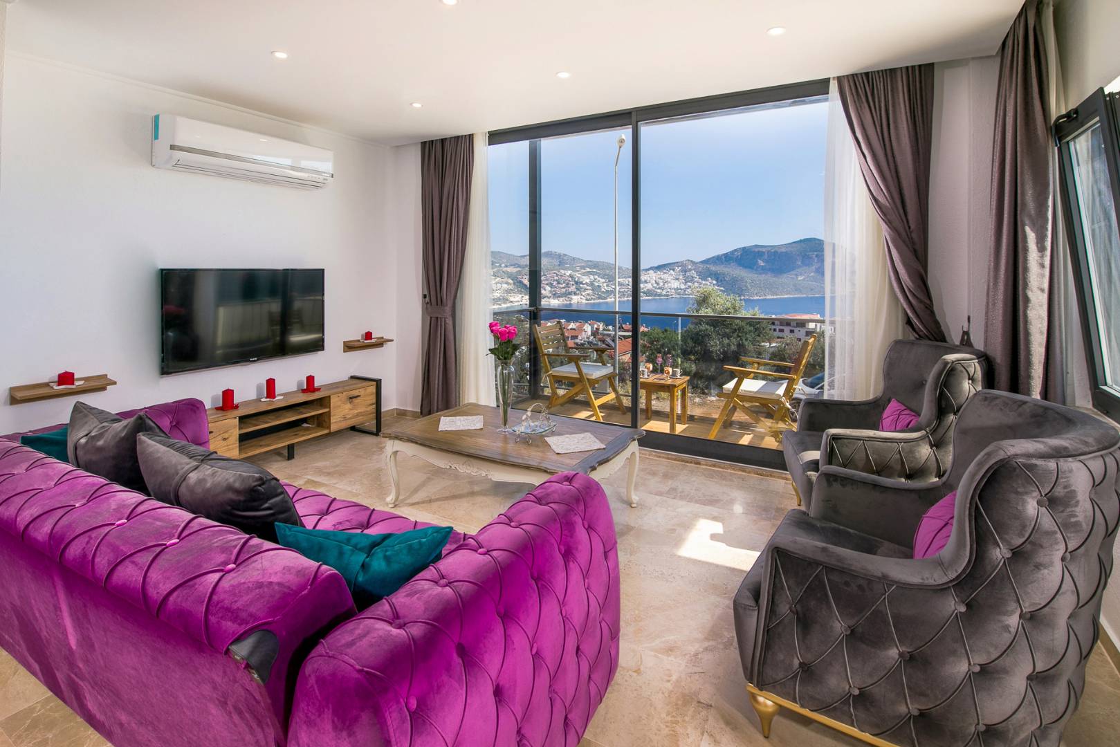 Kaş Kalkan'da Muhteşem Deniz Manzaralı, Özel Havuzlu, Jakuzili Balayı Villası