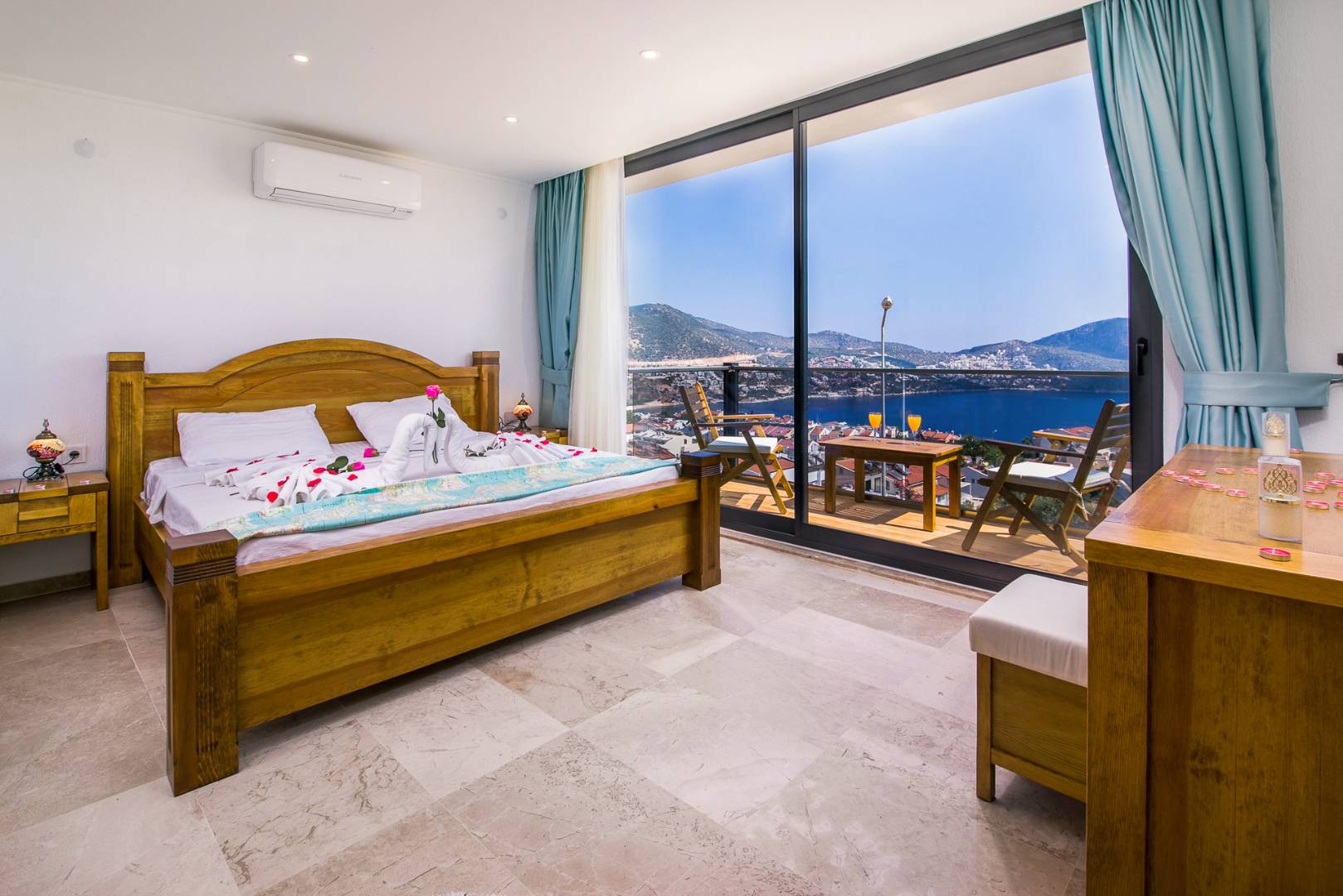 Kaş Kalkan'da Muhteşem Deniz Manzaralı, Özel Havuzlu, Jakuzili Balayı Villası