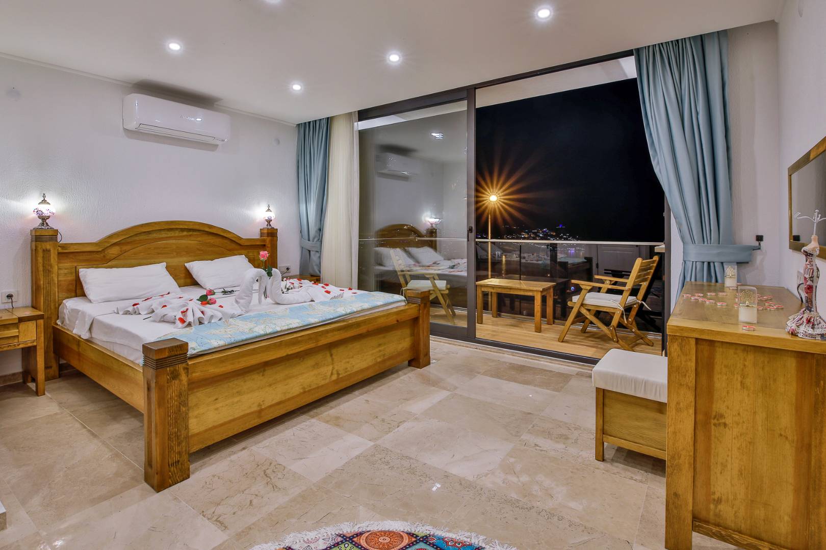 Kaş Kalkan'da Muhteşem Deniz Manzaralı, Özel Havuzlu, Jakuzili Balayı Villası