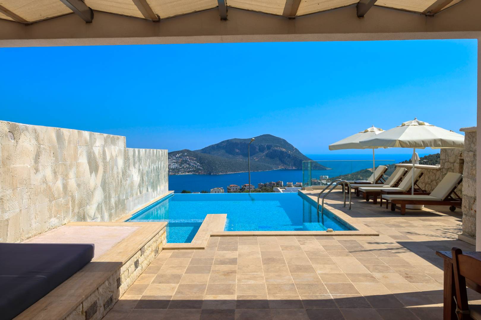 Kaş Kalkan'da Muhteşem Deniz Manzaralı, Özel Havuzlu, Konforlu Villa