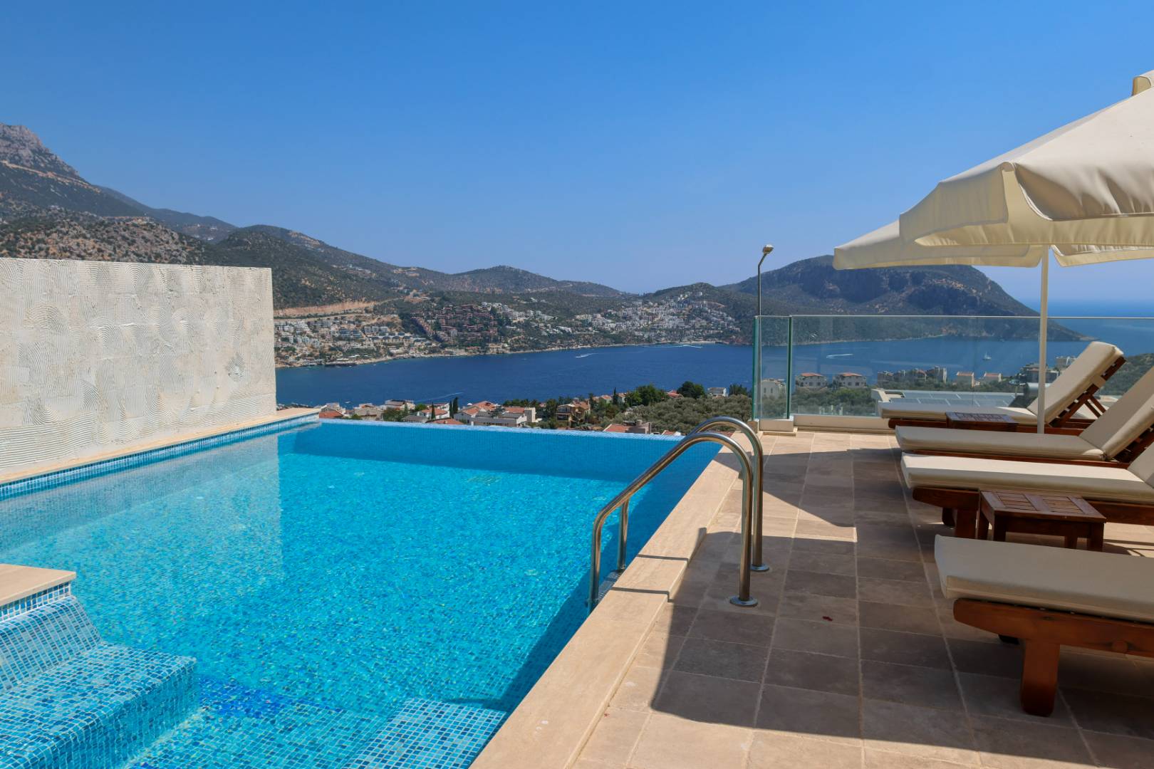 Kaş Kalkan'da Muhteşem Deniz Manzaralı, Özel Havuzlu, Konforlu Villa