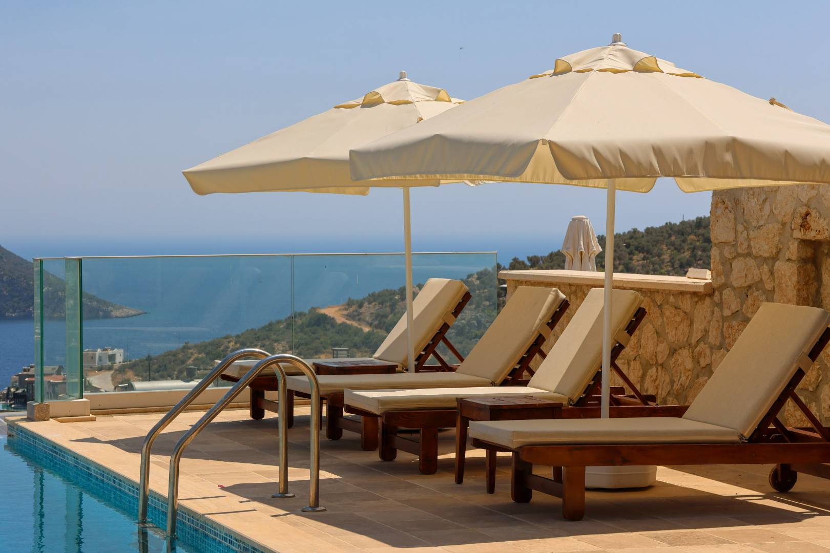Kaş Kalkan'da Muhteşem Deniz Manzaralı, Özel Havuzlu, Konforlu Villa