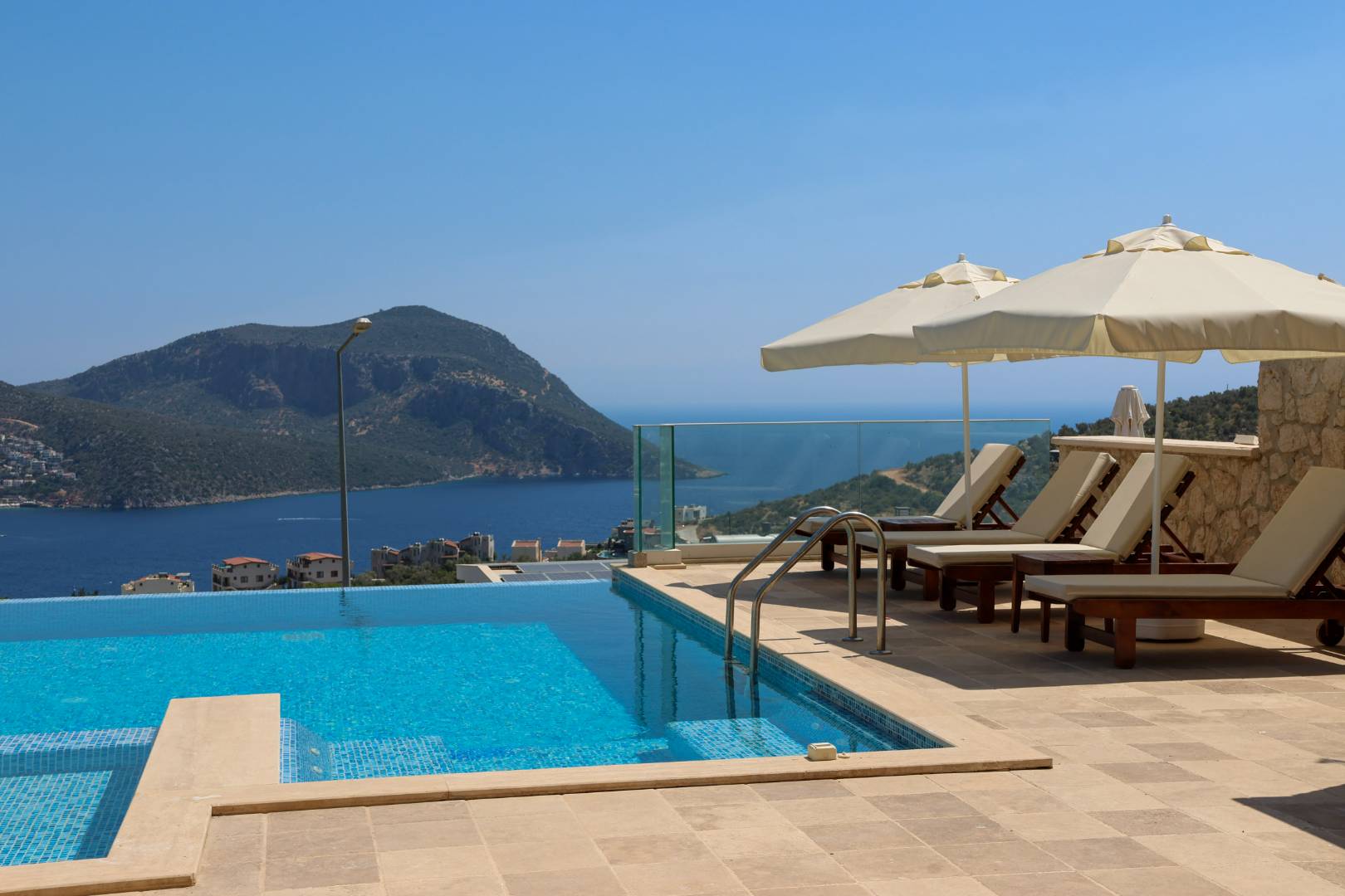 Kaş Kalkan'da Muhteşem Deniz Manzaralı, Özel Havuzlu, Konforlu Villa