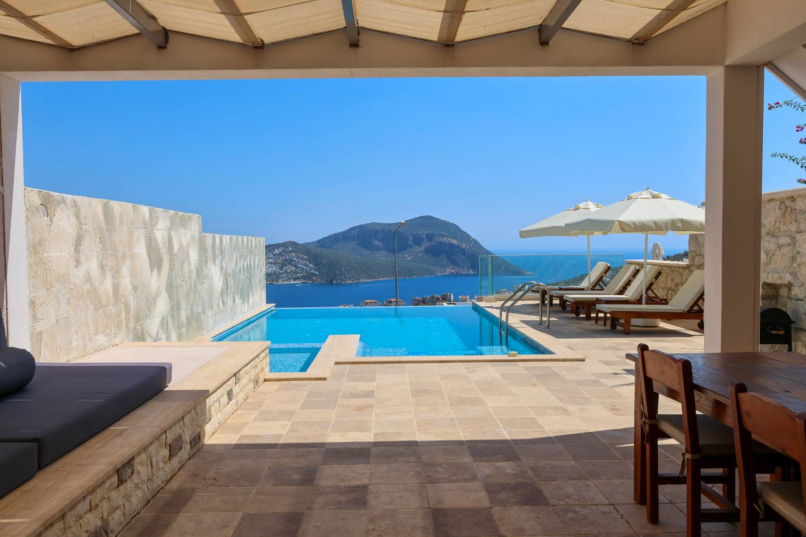 Kaş Kalkan'da Muhteşem Deniz Manzaralı, Özel Havuzlu, Konforlu Villa