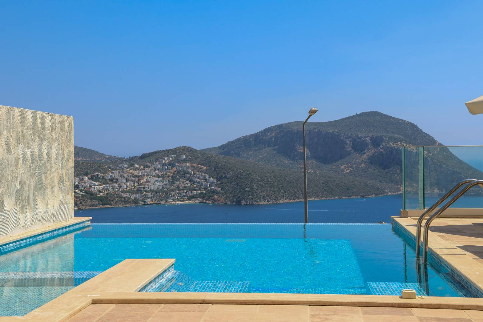Kaş Kalkan'da Muhteşem Deniz Manzaralı, Özel Havuzlu, Konforlu Villa