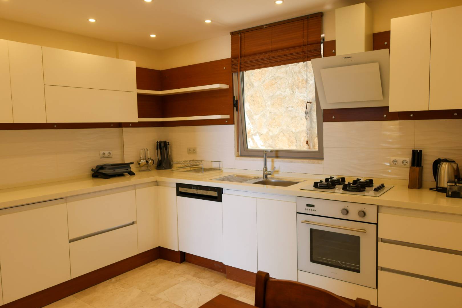 Kaş Kalkan'da Muhteşem Deniz Manzaralı, Özel Havuzlu, Konforlu Villa