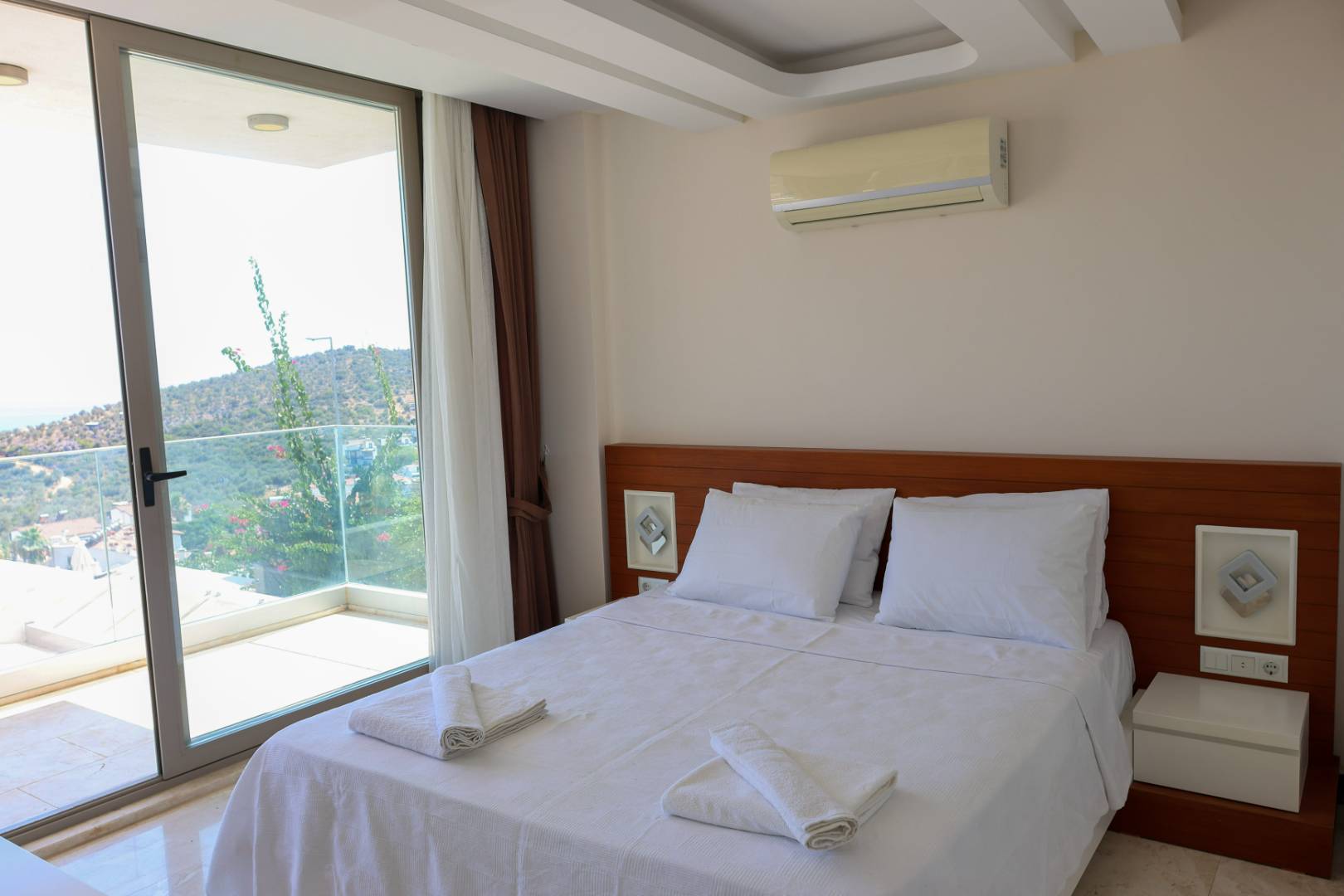 Kaş Kalkan'da Muhteşem Deniz Manzaralı, Özel Havuzlu, Konforlu Villa