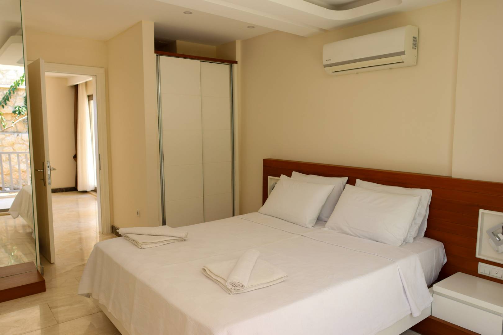 Kaş Kalkan'da Muhteşem Deniz Manzaralı, Özel Havuzlu, Konforlu Villa