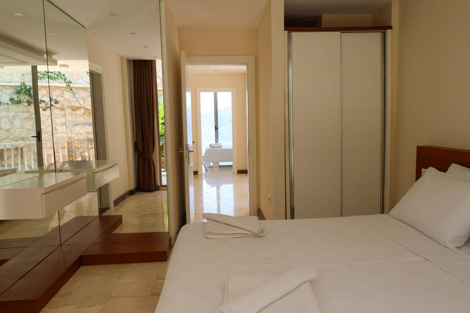 Kaş Kalkan'da Muhteşem Deniz Manzaralı, Özel Havuzlu, Konforlu Villa