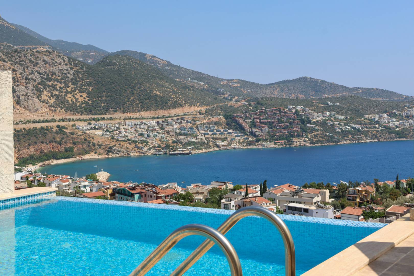 Kaş Kalkan'da Muhteşem Deniz Manzaralı, Özel Havuzlu, Konforlu Villa